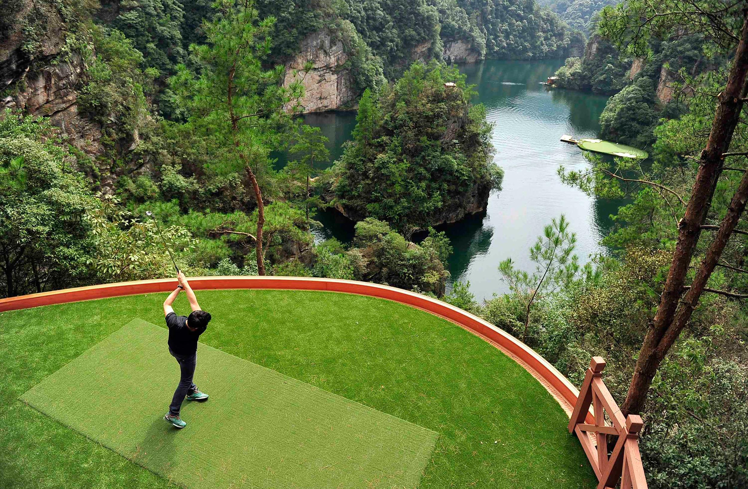In China, Being A Golfer Is Dangerous! Golfers Aren’t Evil, But After This, You May Just Agree!